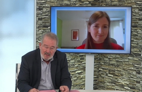 Prof. Jürgen Schölmerich bei der Laudatio auf Susanne Donner, Preisträgerin in der Kategorie Print.
