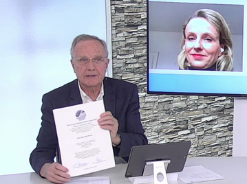 Präsentation Urkunde Ludwig-Demling-Medienrpreis 2022