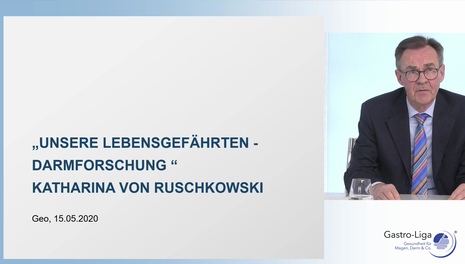 Prof. Wolfgang Fischbach hält die Laudatio auf Katharina von Ruschkowski.